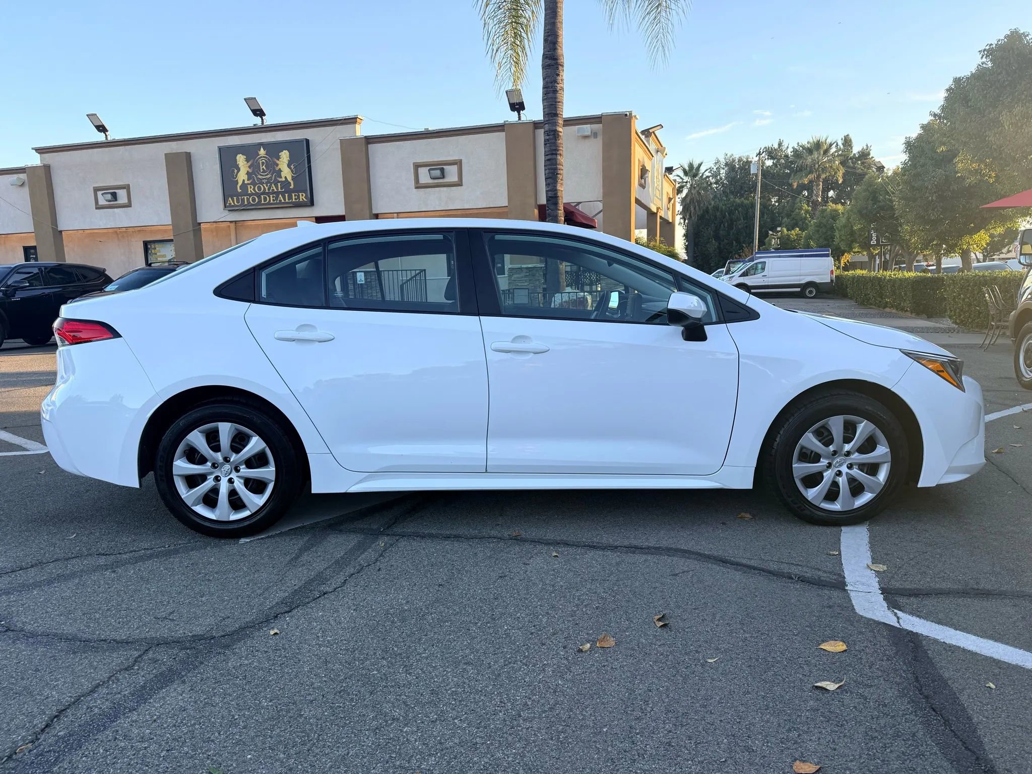 Used 2022 Toyota Corolla LE image 4
