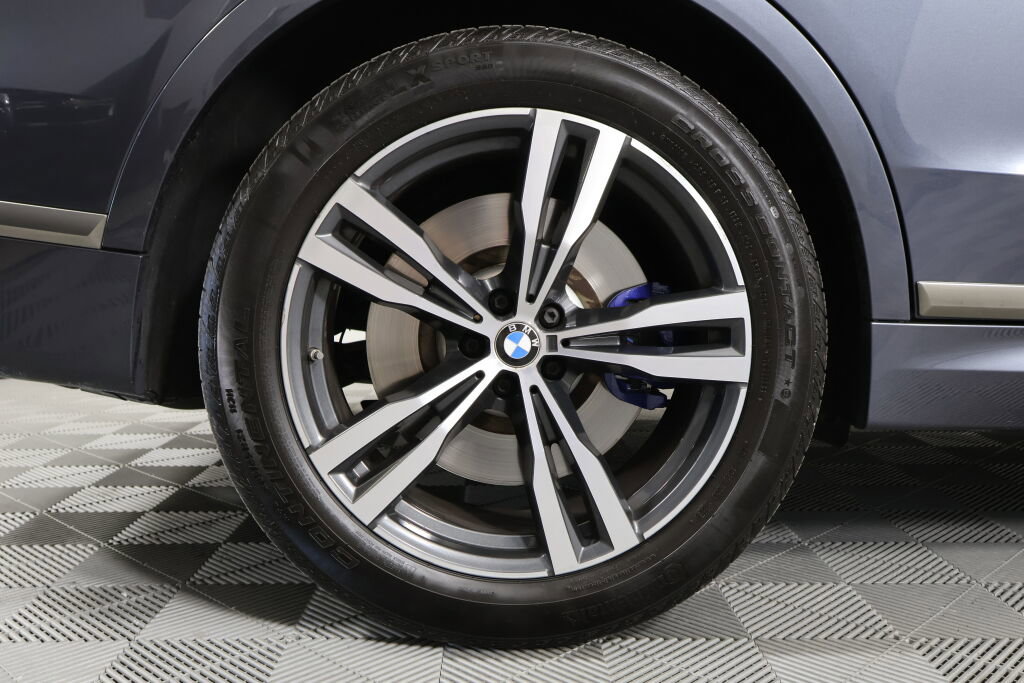 Used 2020 BMW X7 M50i image 9
