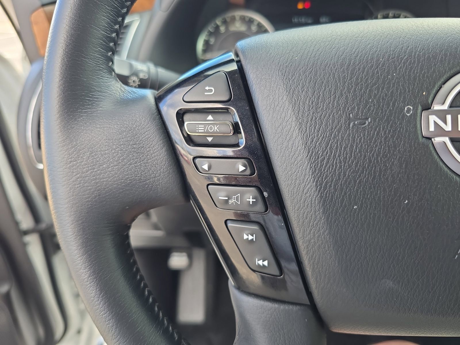 Used 2023 Nissan Armada SL w/ Captain's Chairs Package image 24