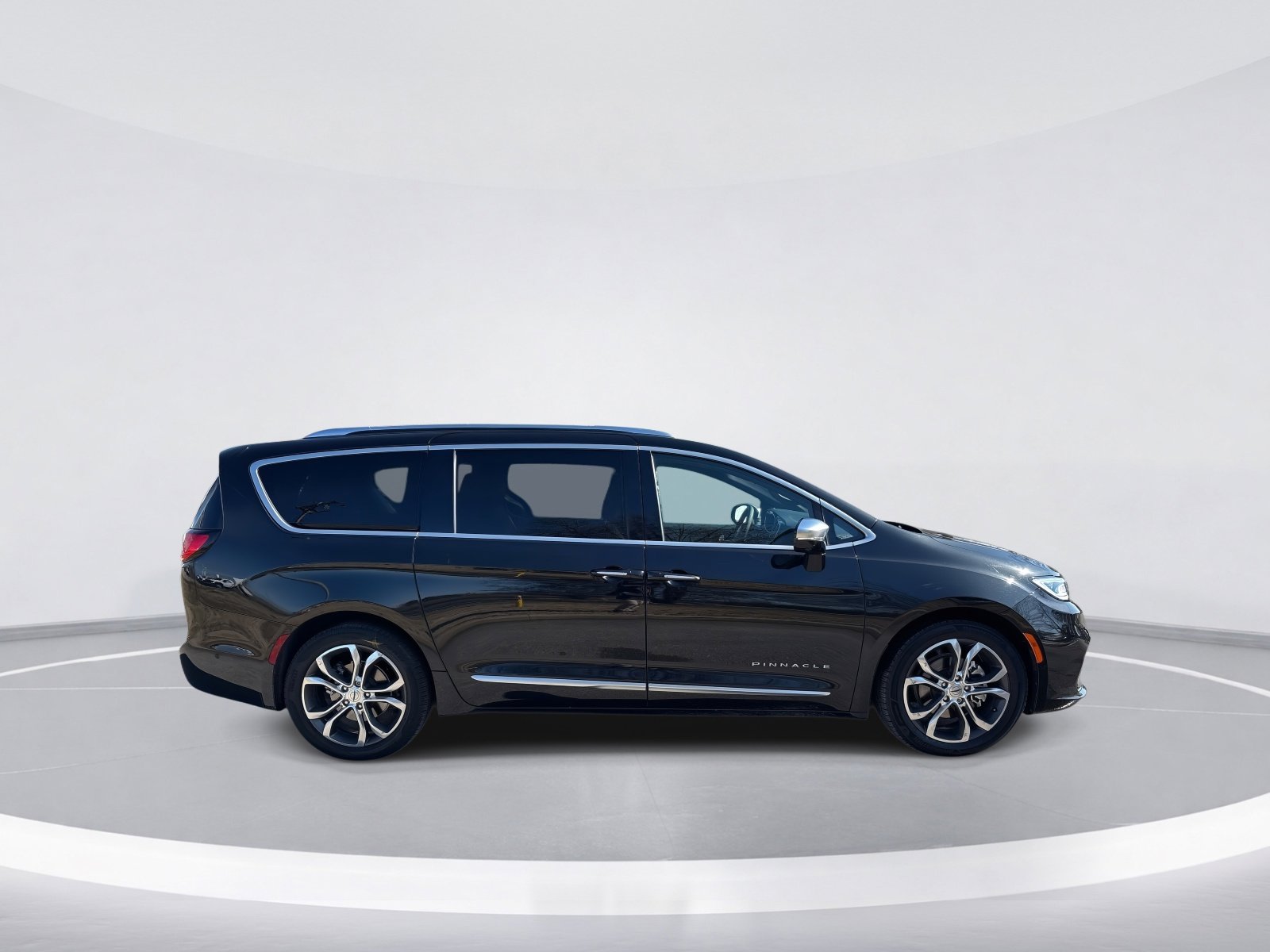 Used 2023 Chrysler Pacifica Pinnacle image 9