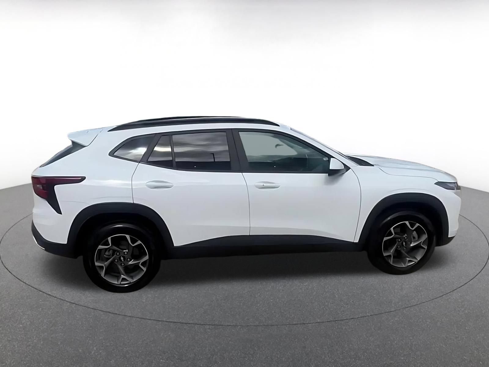 Used 2025 Chevrolet Trax LT w/ LT Convenience Package FWD image 13