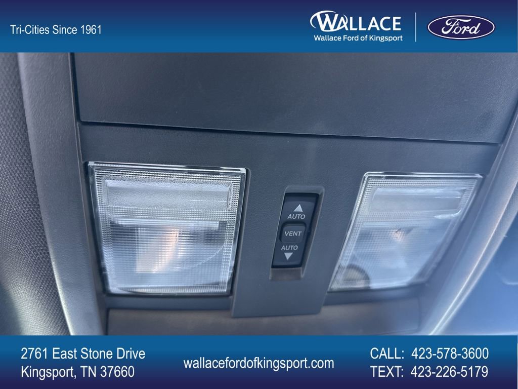 Used 2010 Dodge Challenger SE image 26