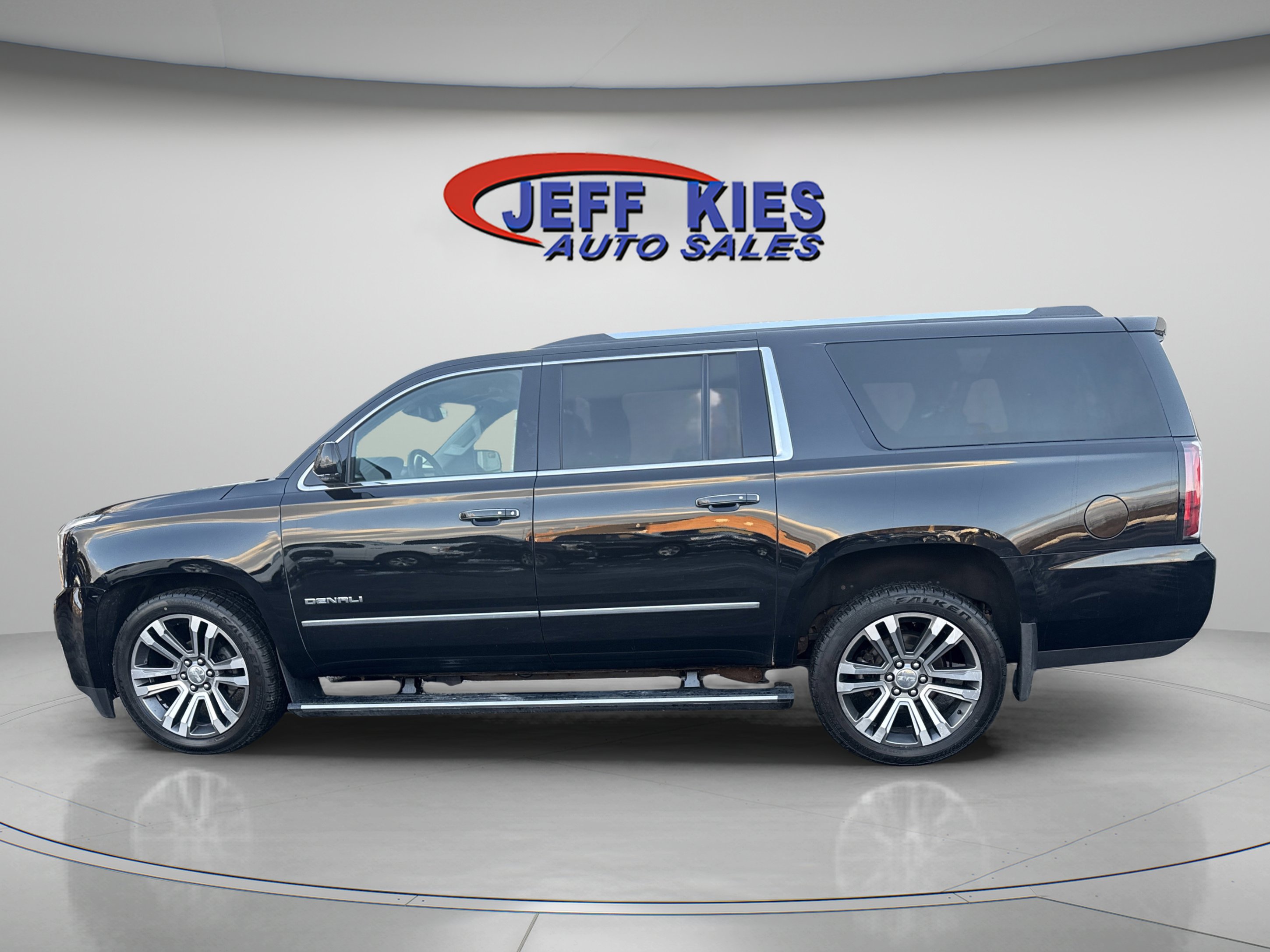 Used 2018 GMC Yukon XL Denali w/ Denali Ultimate Package image 8