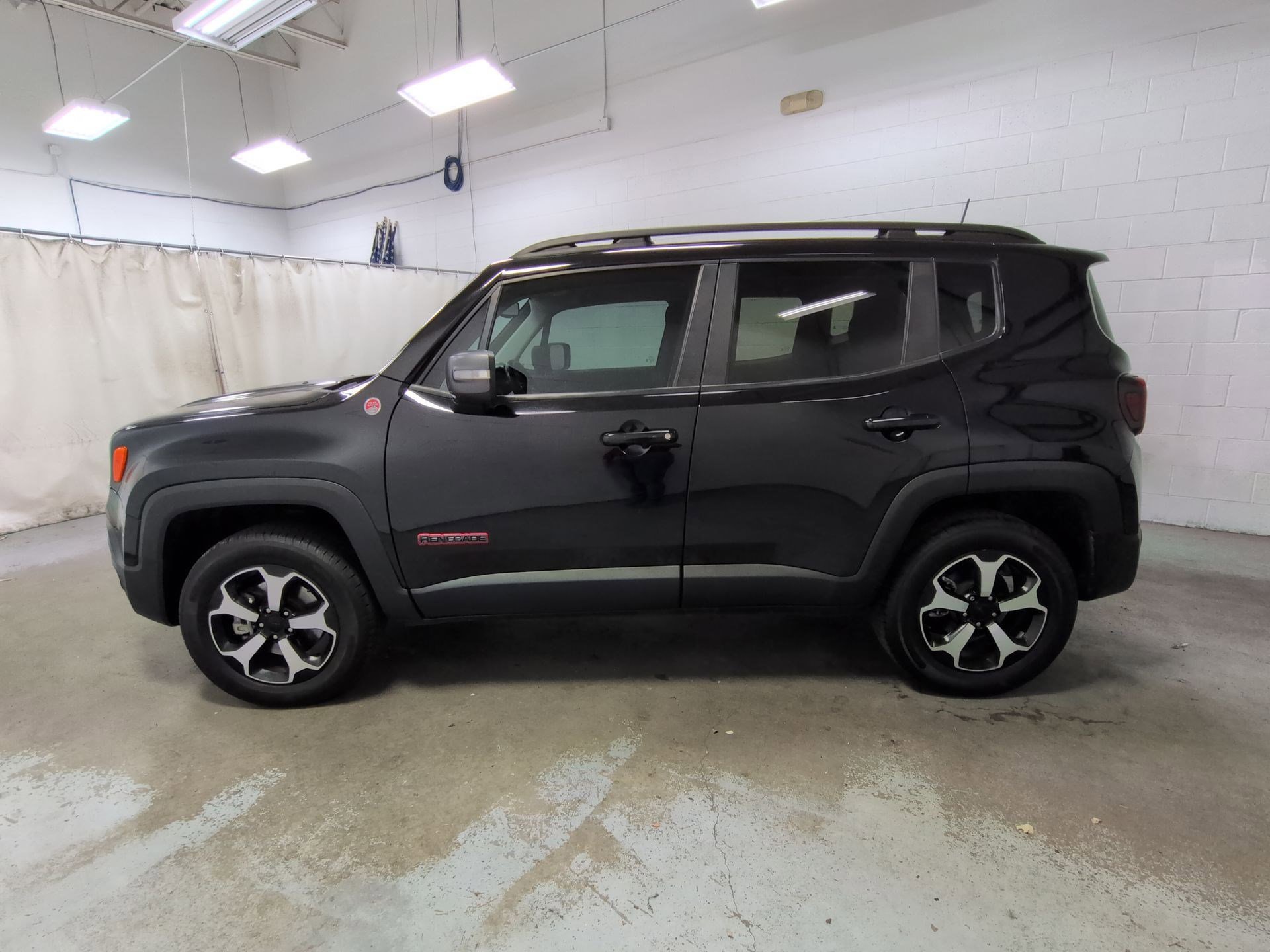 Used 2019 Jeep Renegade Trailhawk w/ LED Lighting Group image 9