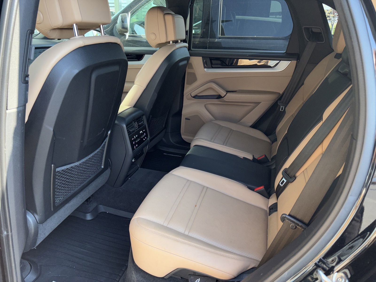 Used 2024 Porsche Cayenne S image 10