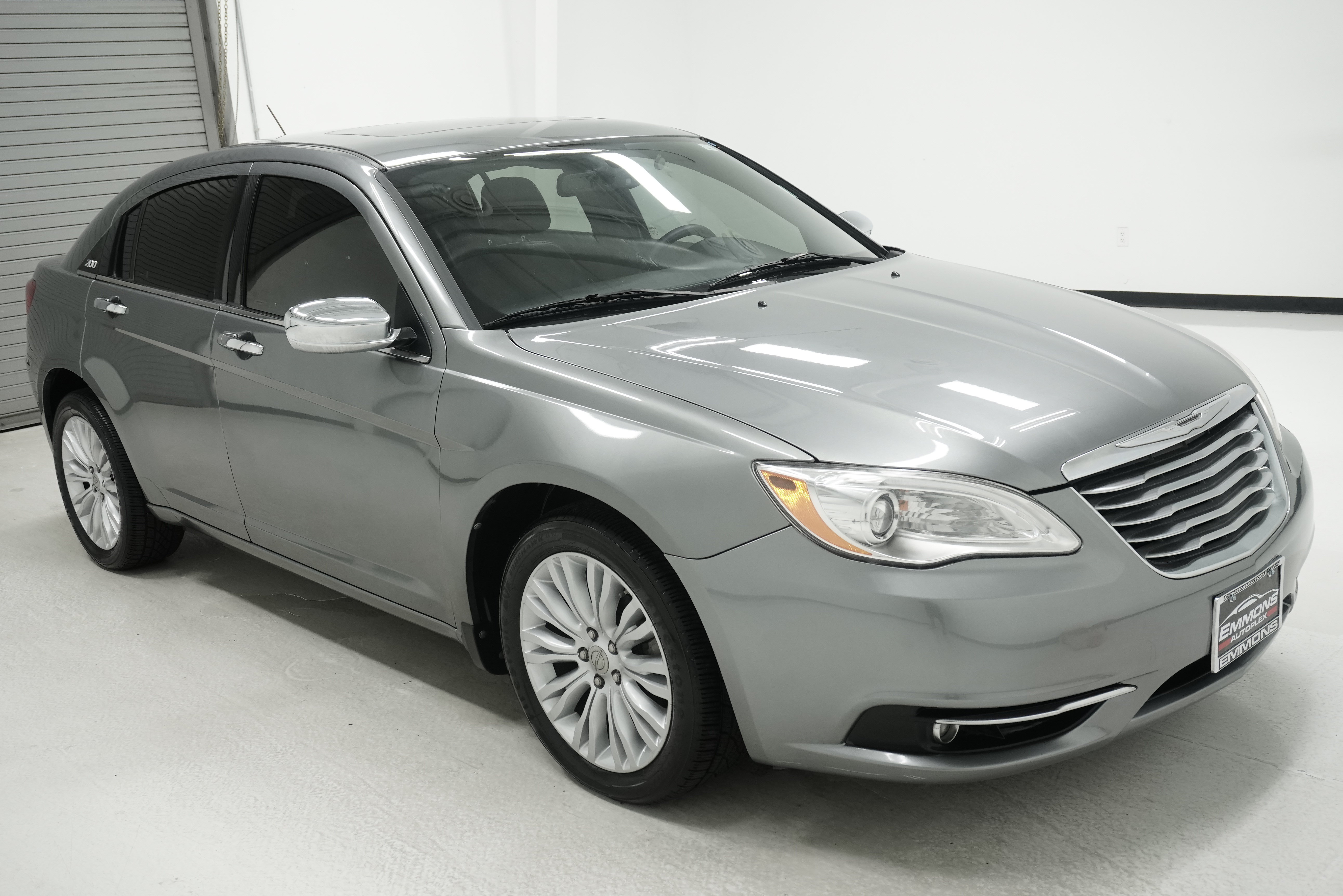 Used 2011 Chrysler 200 Limited FWD image 3