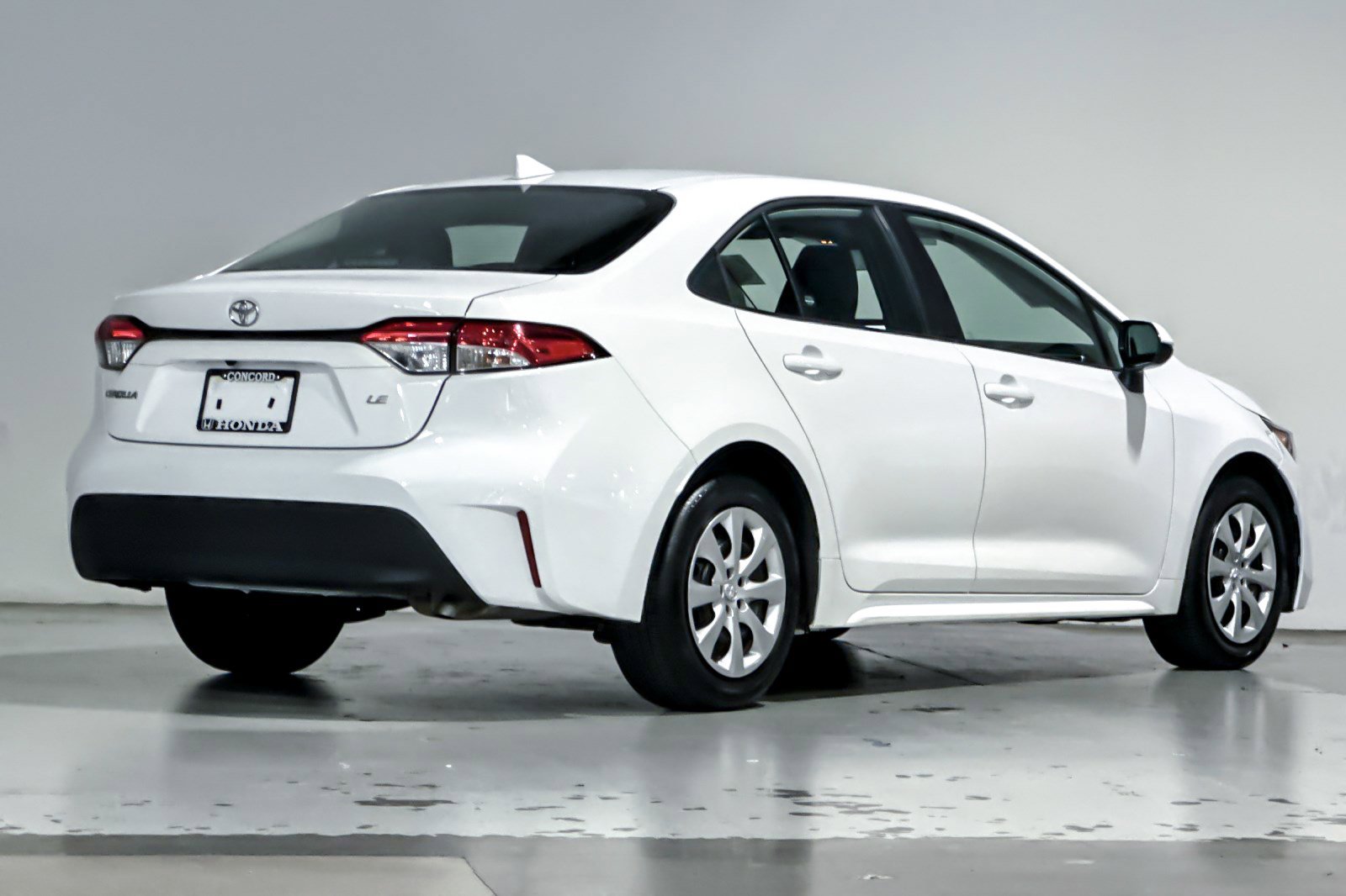 Used 2025 Toyota Corolla LE FWD image 8
