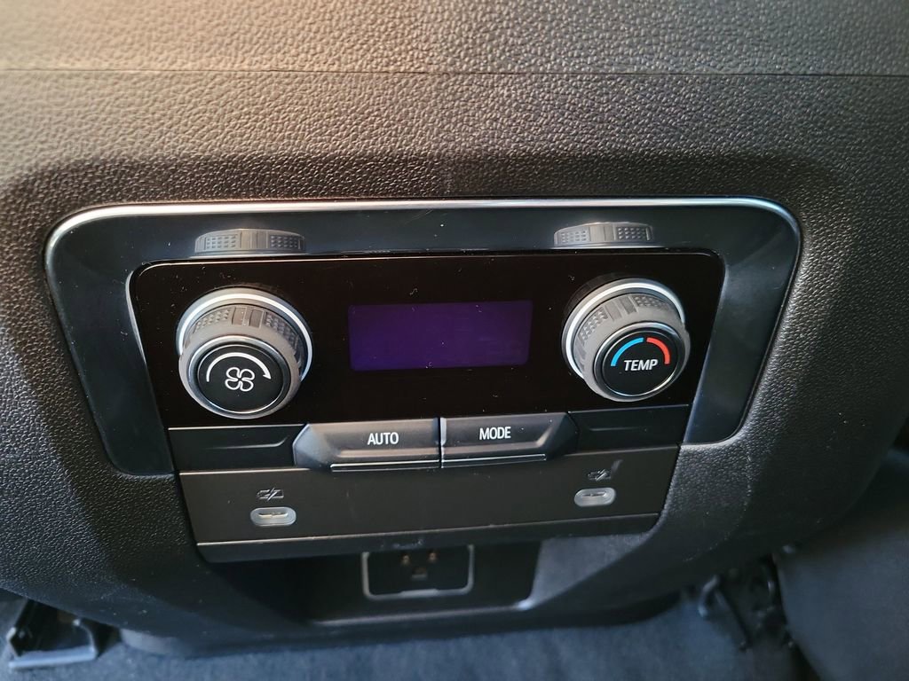 Used 2024 Chevrolet Suburban LT image 16