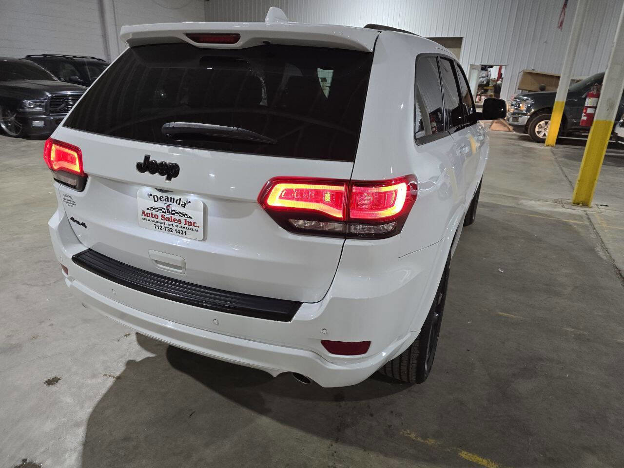 Used 2018 Jeep Grand Cherokee Altitude image 12
