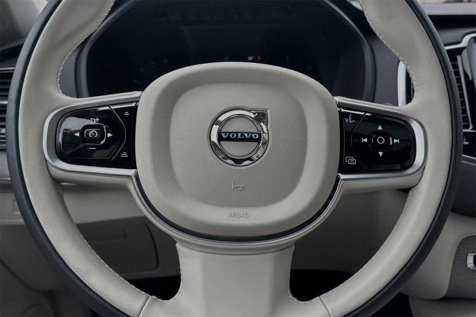 Certified 2025 Volvo XC90 B6 Ultra w/ Protection Package Premier image 23