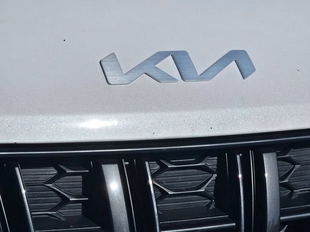 Used 2022 Kia Carnival LX FWD image 5