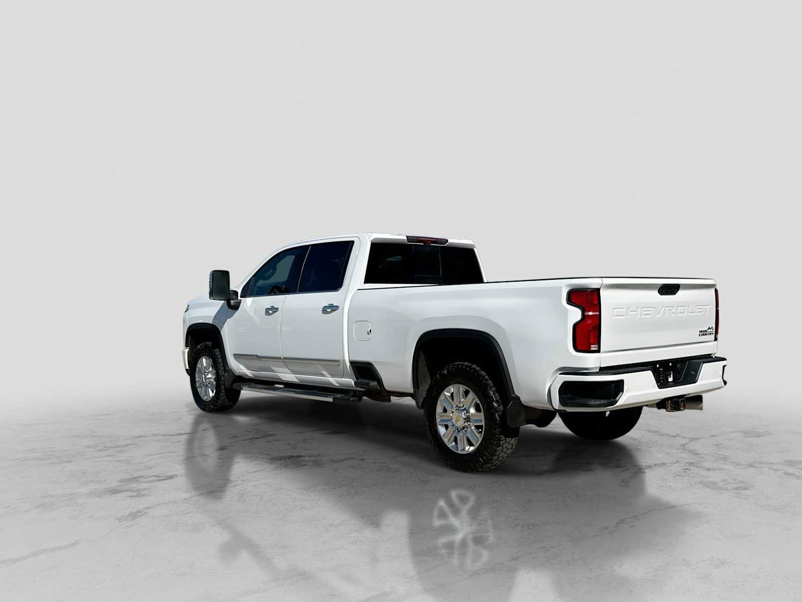 Used 2024 Chevrolet Silverado 3500 High Country w/ Technology Package AWD/4WD image 4