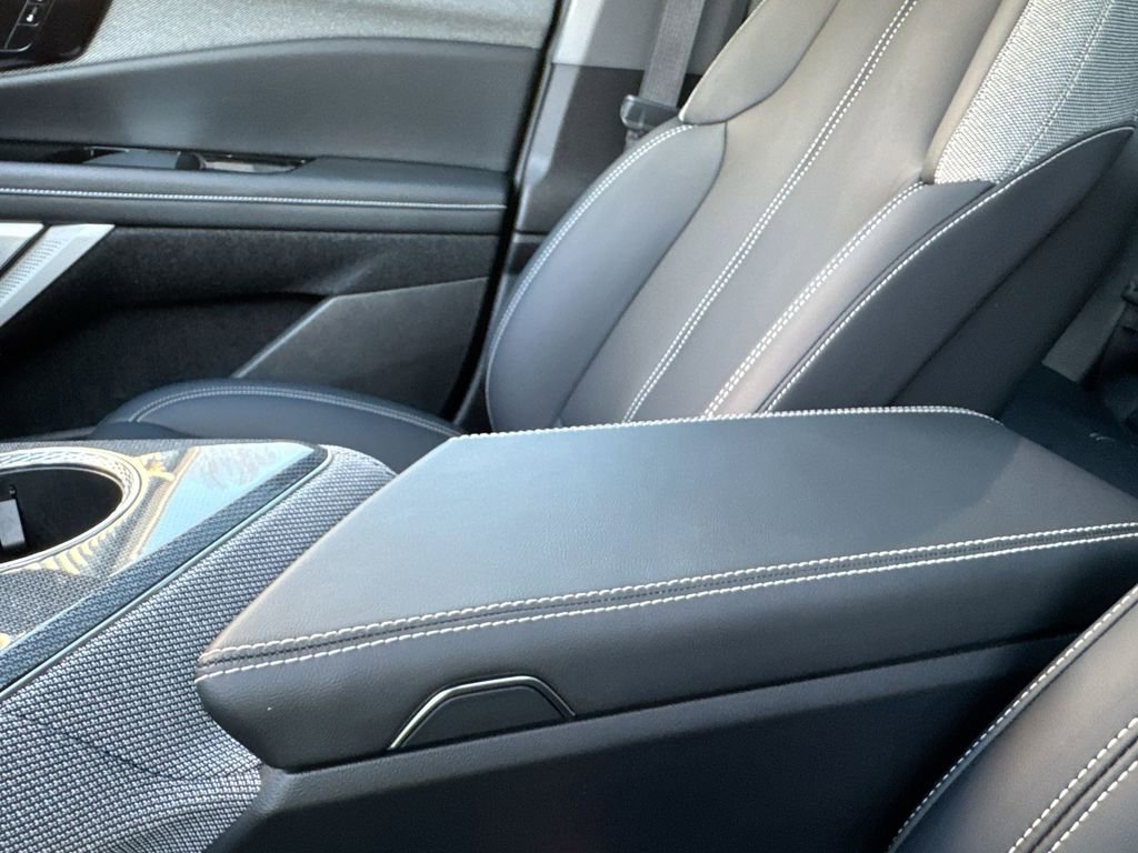 Used 2025 Cadillac Optiq Luxury 1 image 23