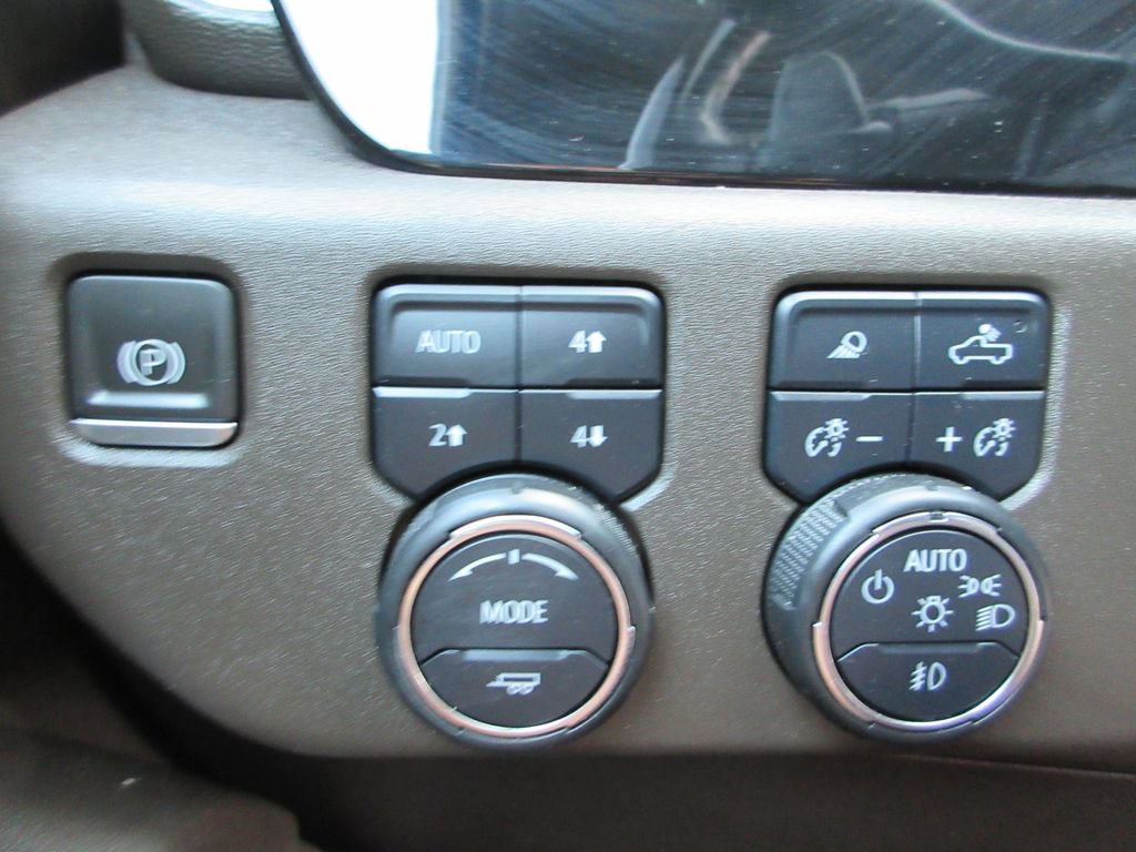 Certified 2023 Chevrolet Silverado 1500 LTZ w/ LTZ Premium Package AWD/4WD image 35
