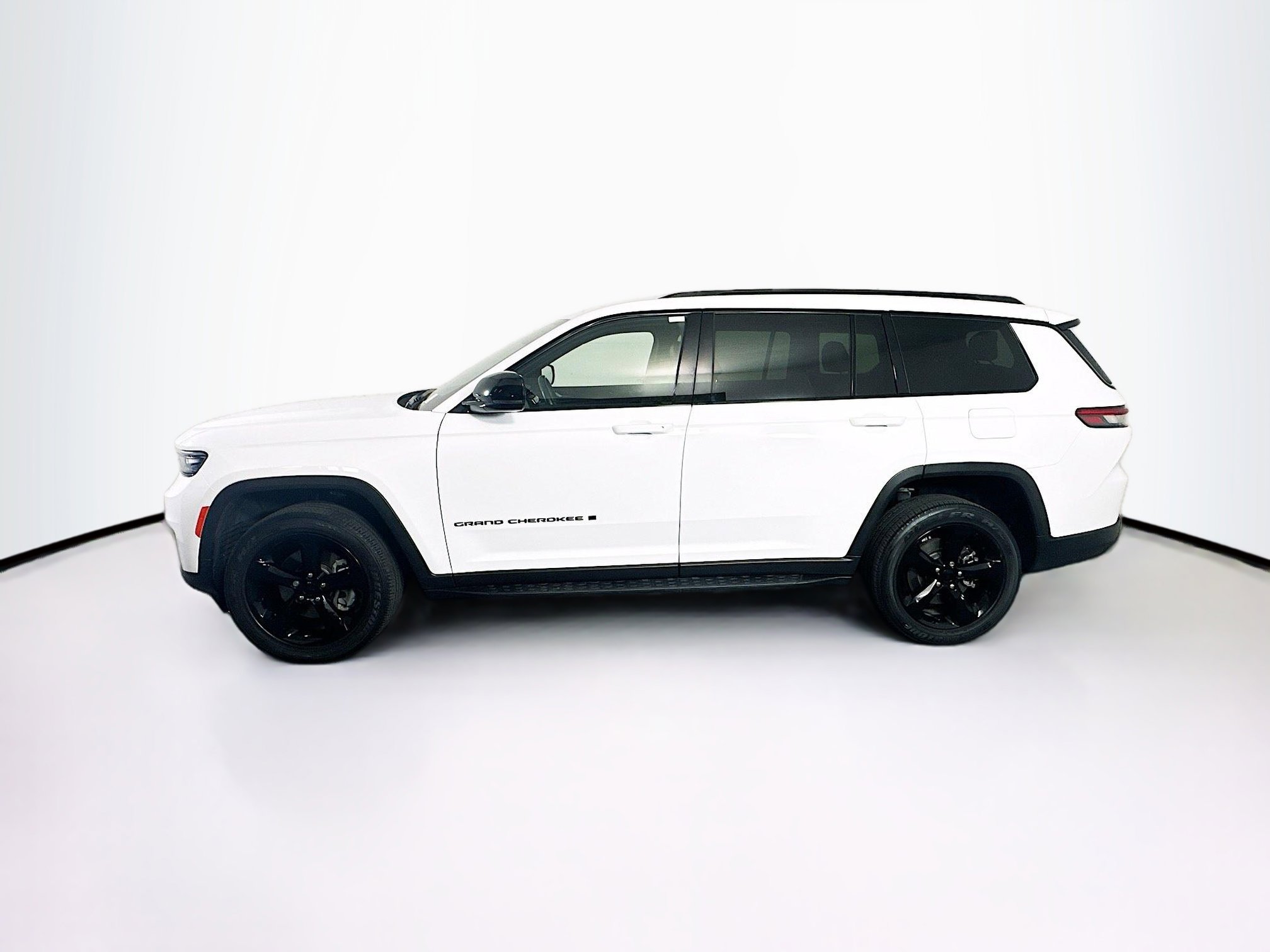 Used 2022 Jeep Grand Cherokee L Laredo image 4