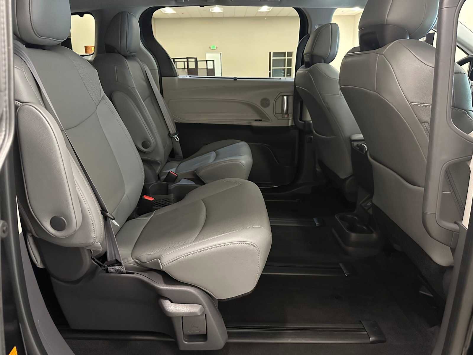 Certified 2021 Toyota Sienna Limited image 27