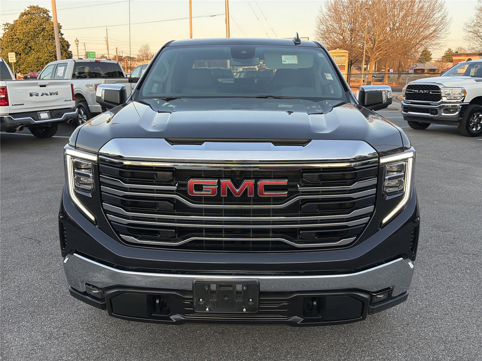 Used 2025 GMC Sierra 1500 SLT image 3