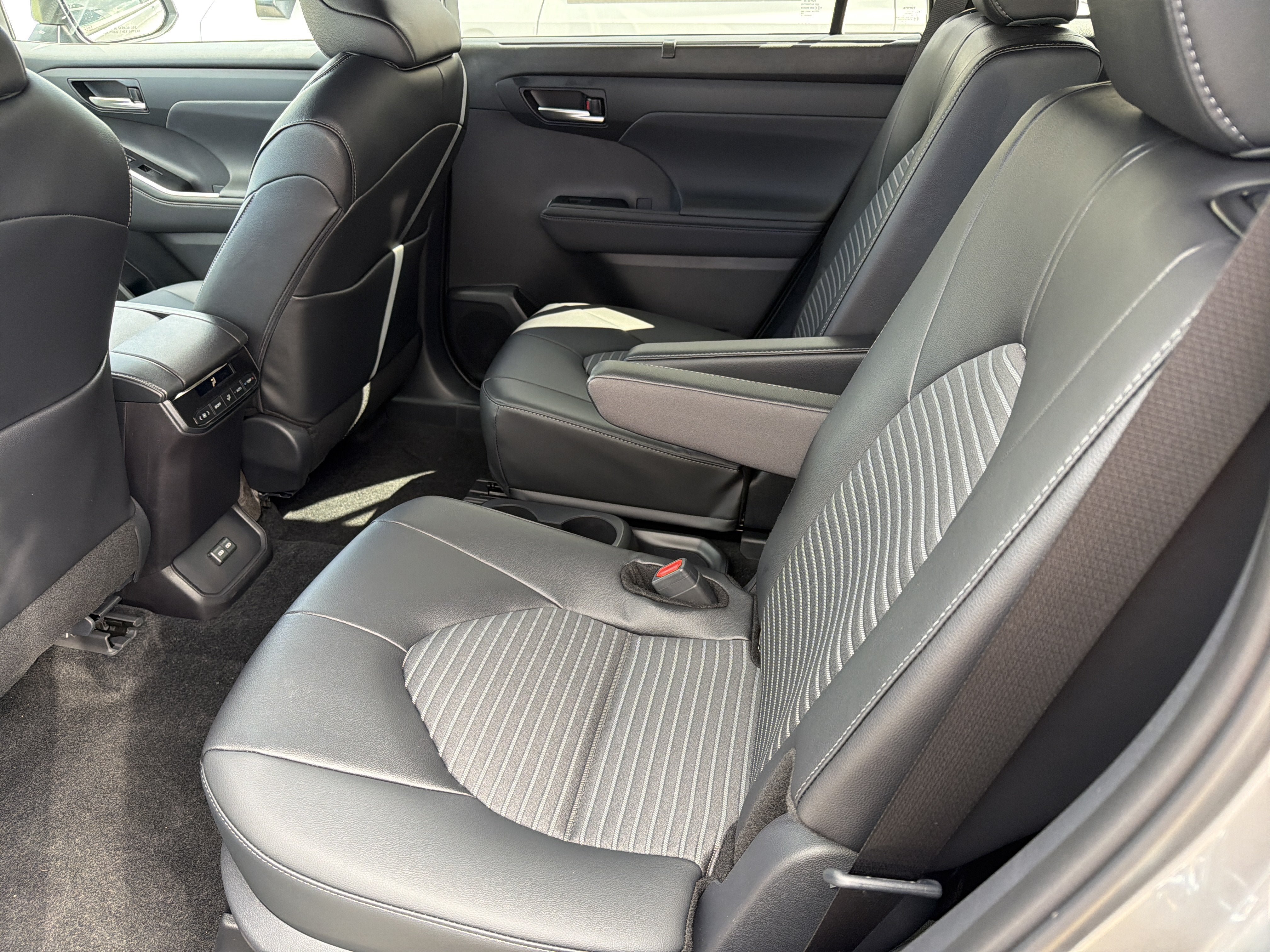 New 2026 Toyota Highlander XSE AWD/4WD image 25