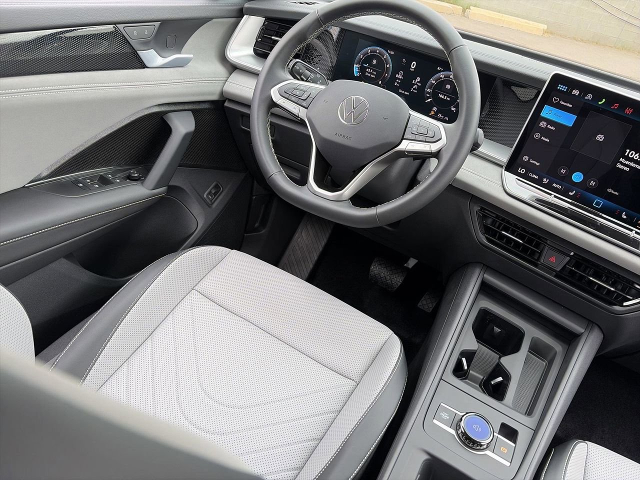 New 2026 Volkswagen Tiguan SE image 10