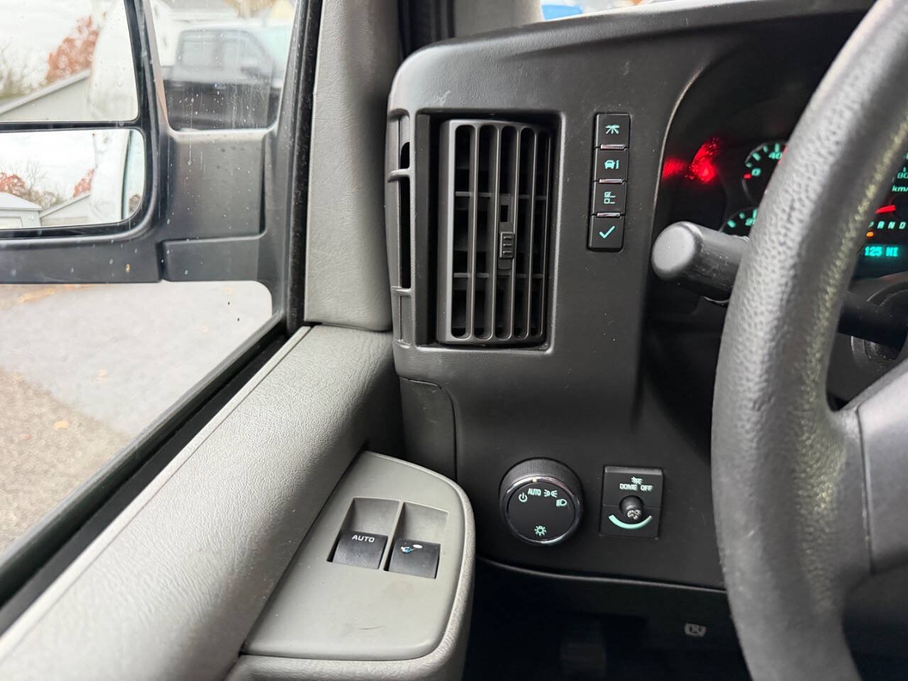 Used 2017 Chevrolet Express 2500 Extended RWD image 13