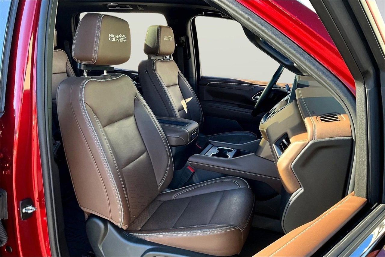 Used 2024 Chevrolet Suburban High Country image 23