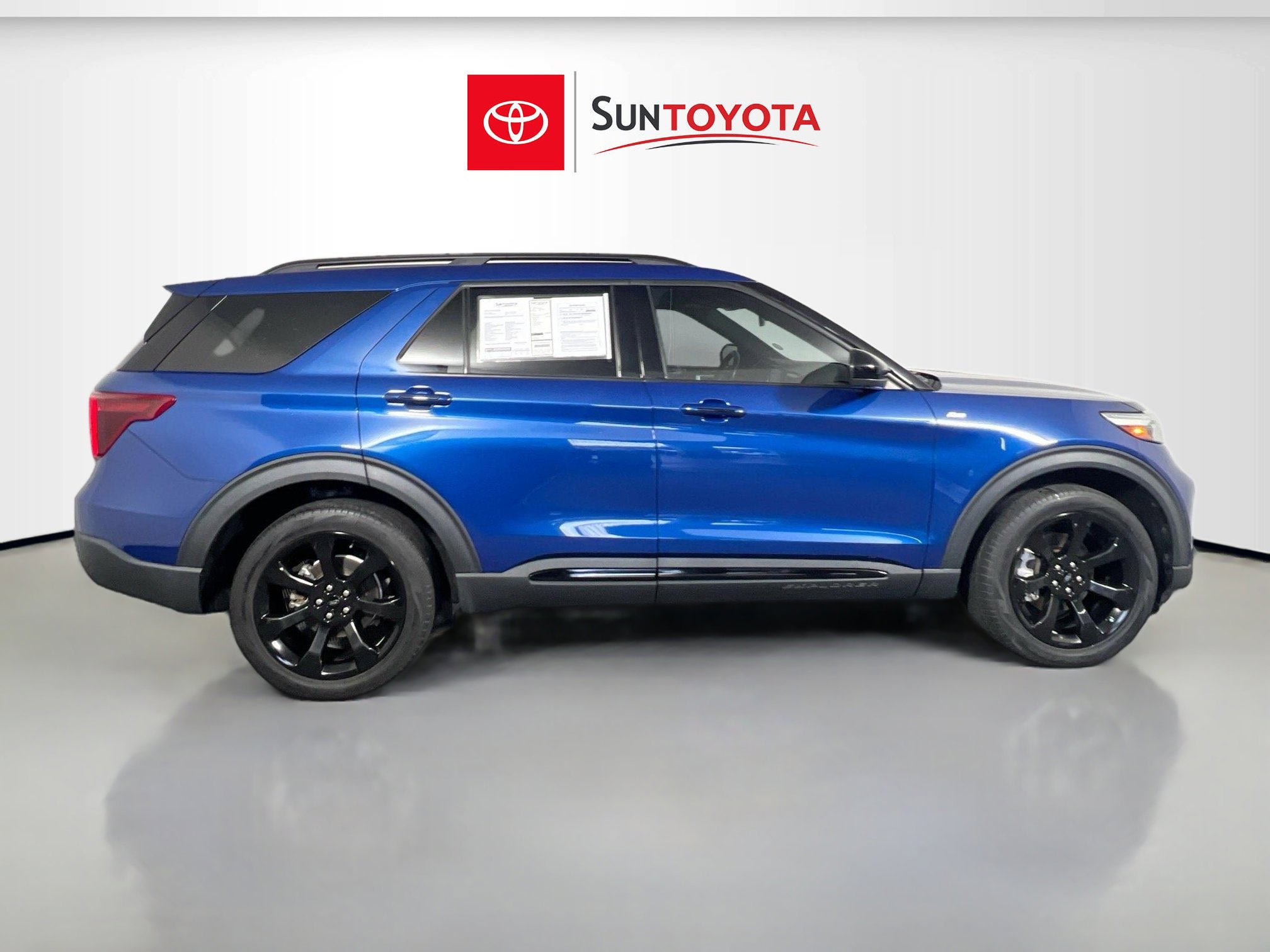 Used 2023 Ford Explorer ST-Line image 2