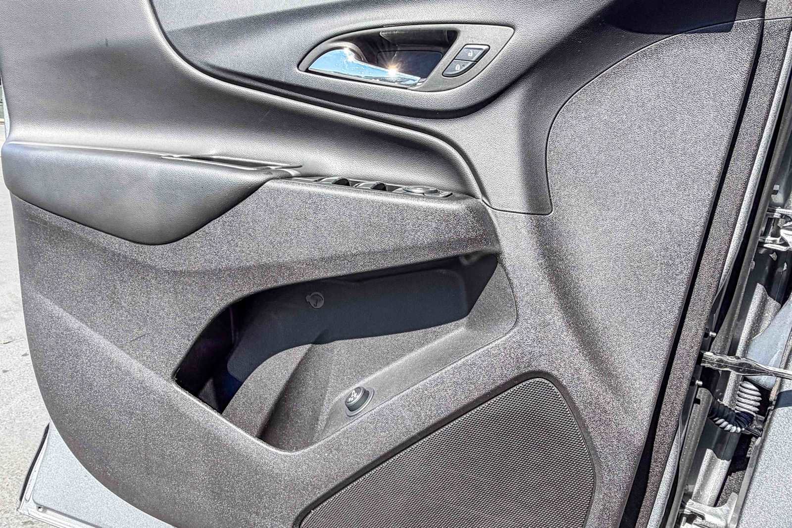 Used 2024 Chevrolet Equinox LT FWD image 17