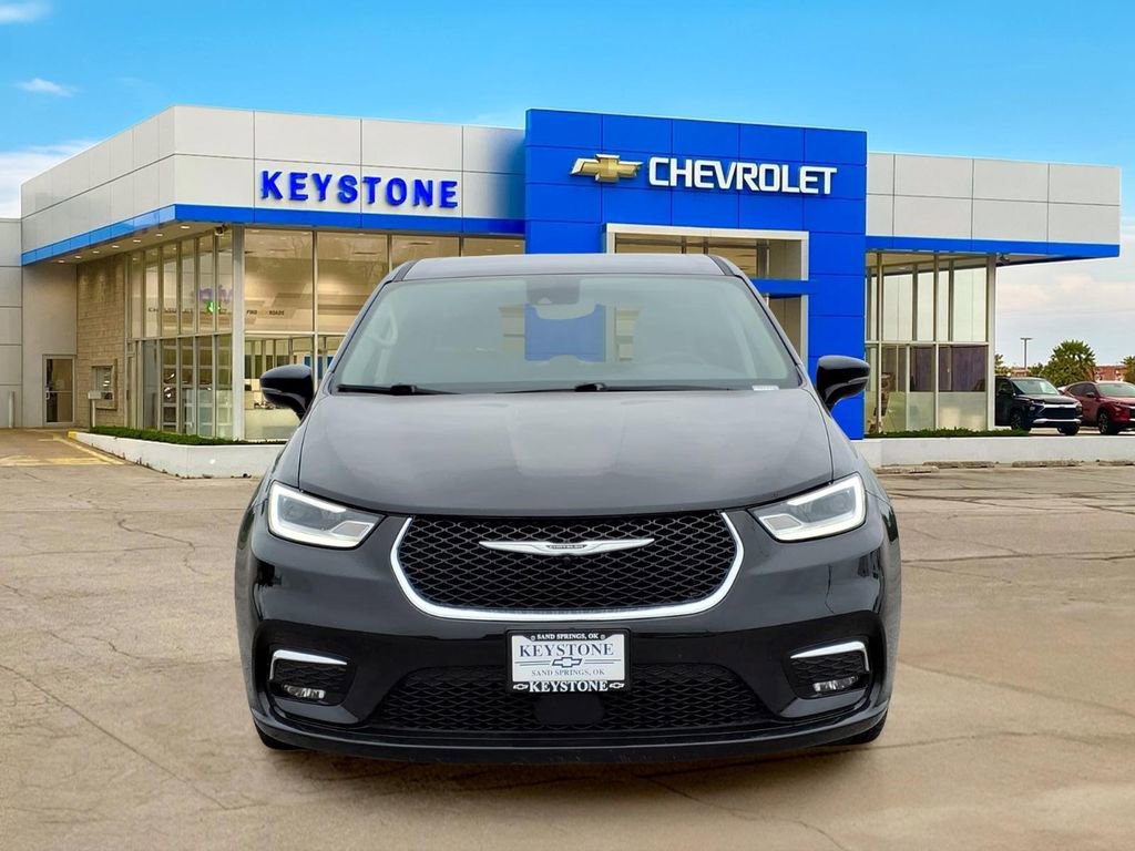 Used 2024 Chrysler Pacifica Limited FWD image 2