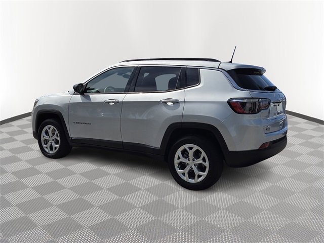 Used 2024 Jeep Compass Latitude image 4