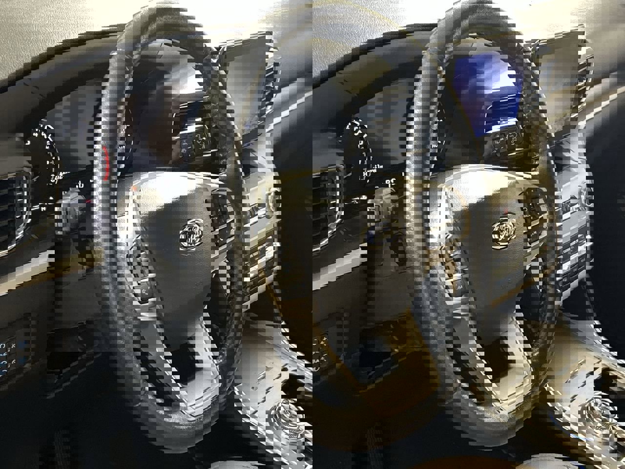 Used 2022 Ford Explorer XLT w/ Equipment Group 202A image 13