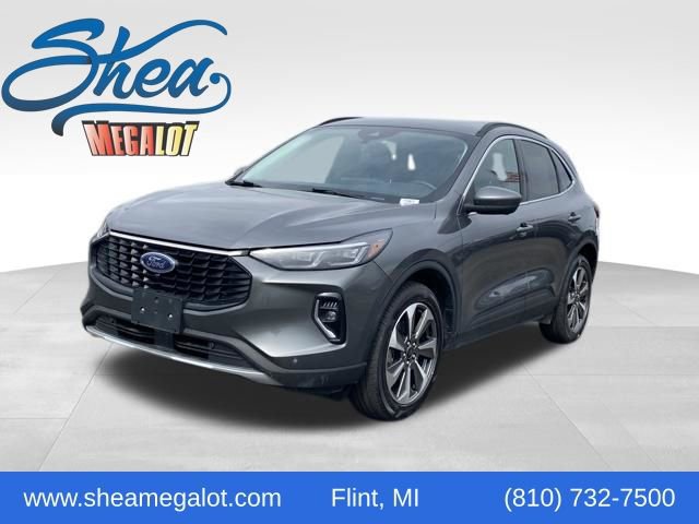 Used 2023 Ford Escape Platinum AWD/4WD image 1