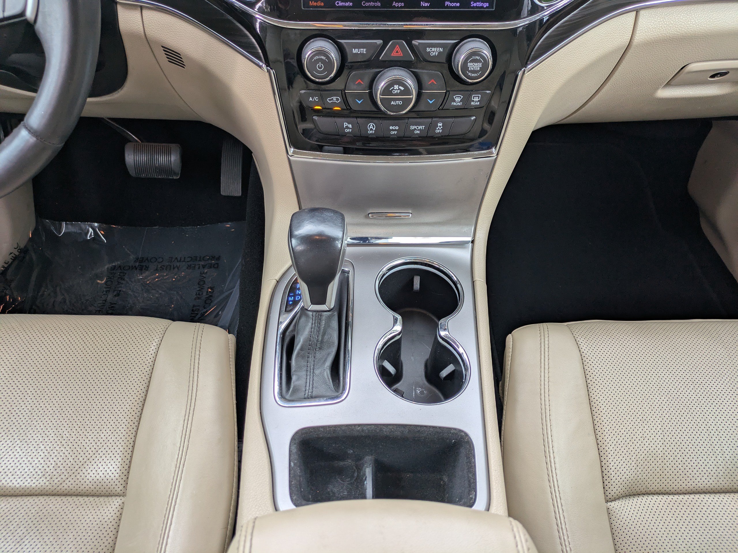 Used 2020 Jeep Grand Cherokee Limited w/ Luxury Group II RWD image 18