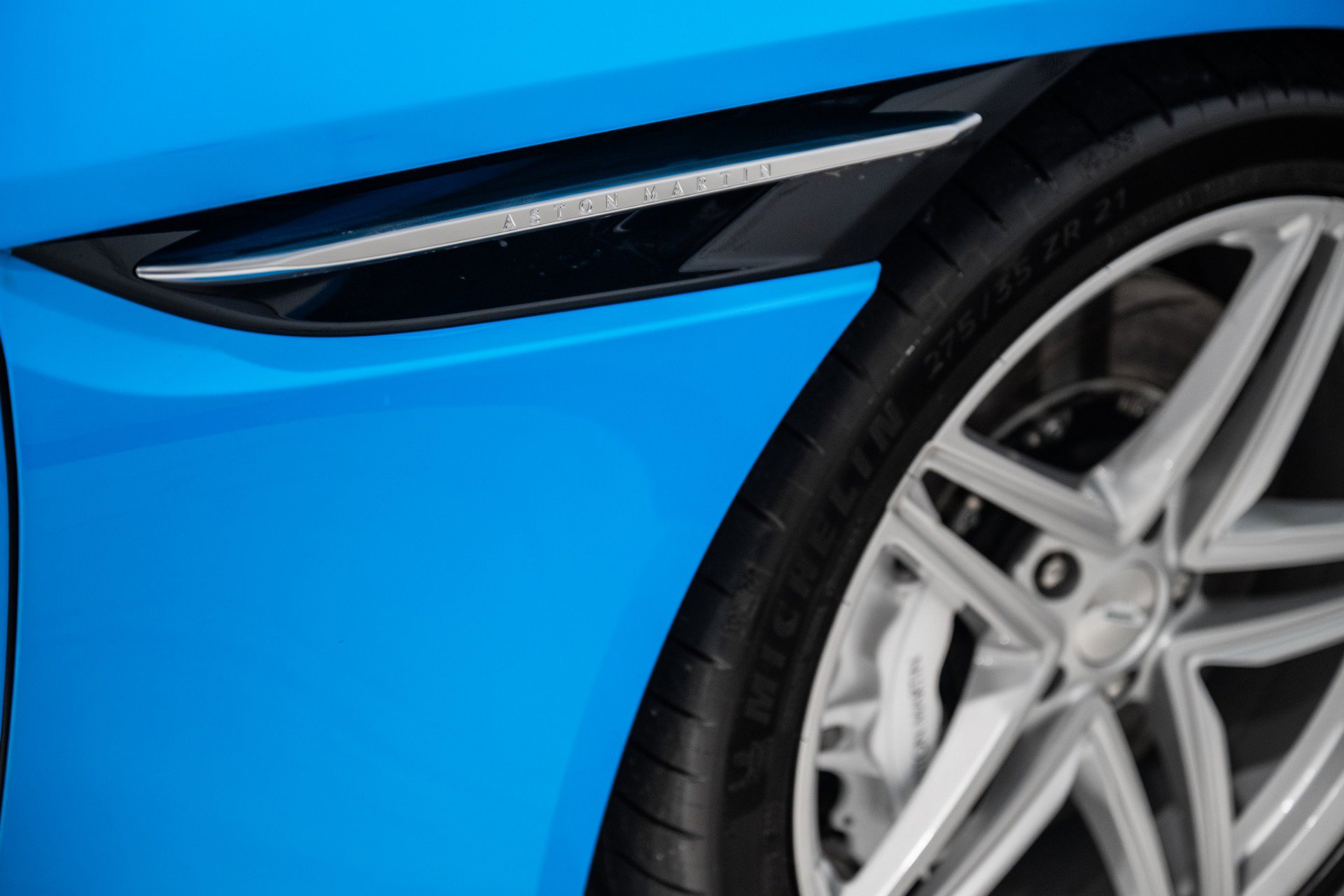 New 2025 Aston Martin DB12 Convertible image 9