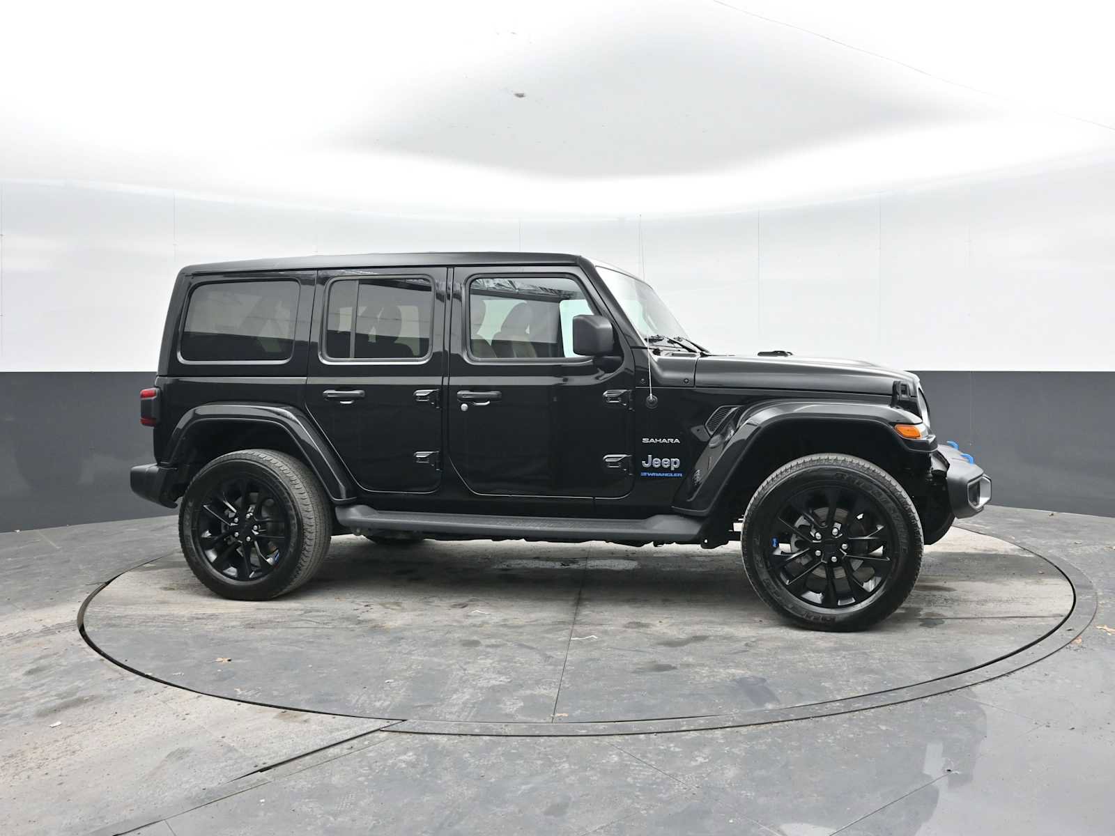 Used 2023 Jeep Wrangler Sahara w/ Cold Weather Group image 7