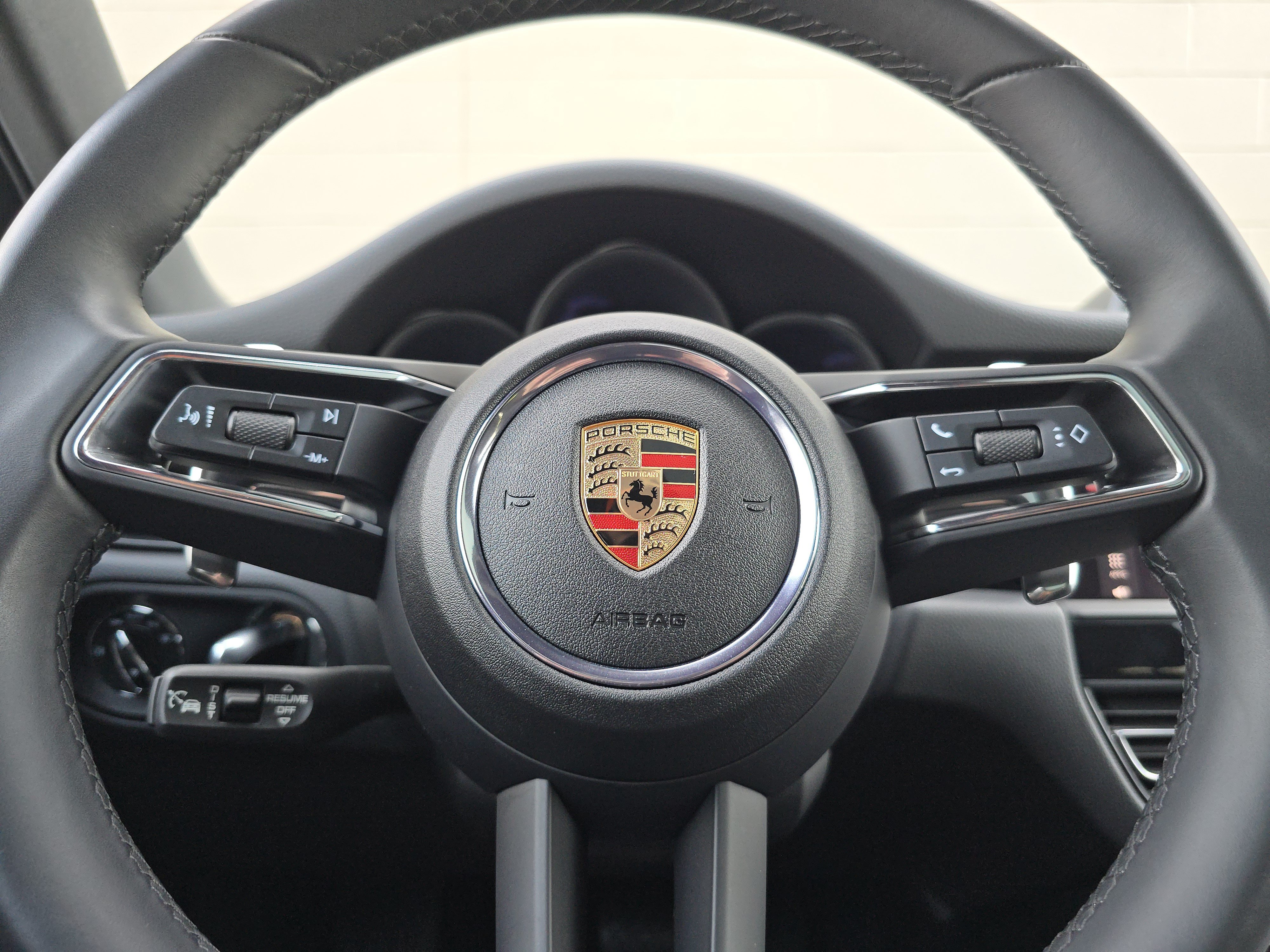 Certified 2025 Porsche Macan AWD/4WD image 26