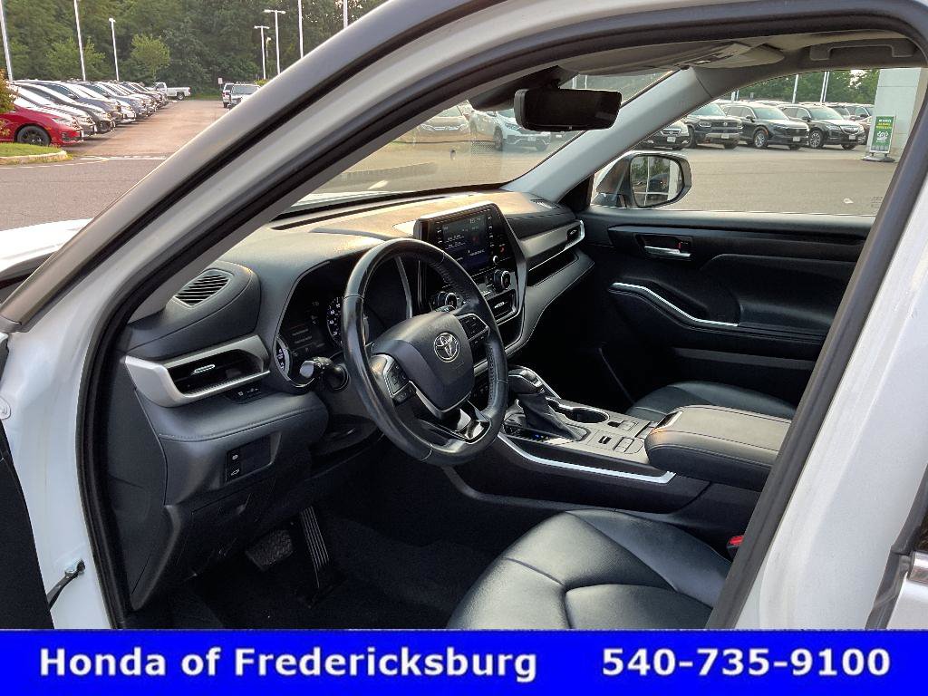 Used 2021 Toyota Highlander XLE AWD/4WD image 26