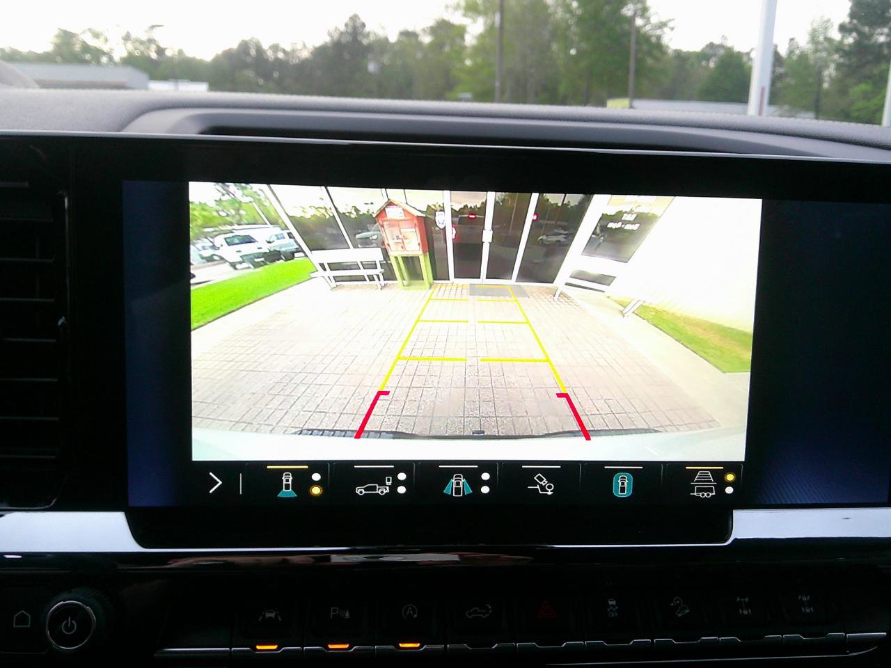 Used 2022 Chevrolet Silverado 1500 ZR2 w/ Technology Package image 27