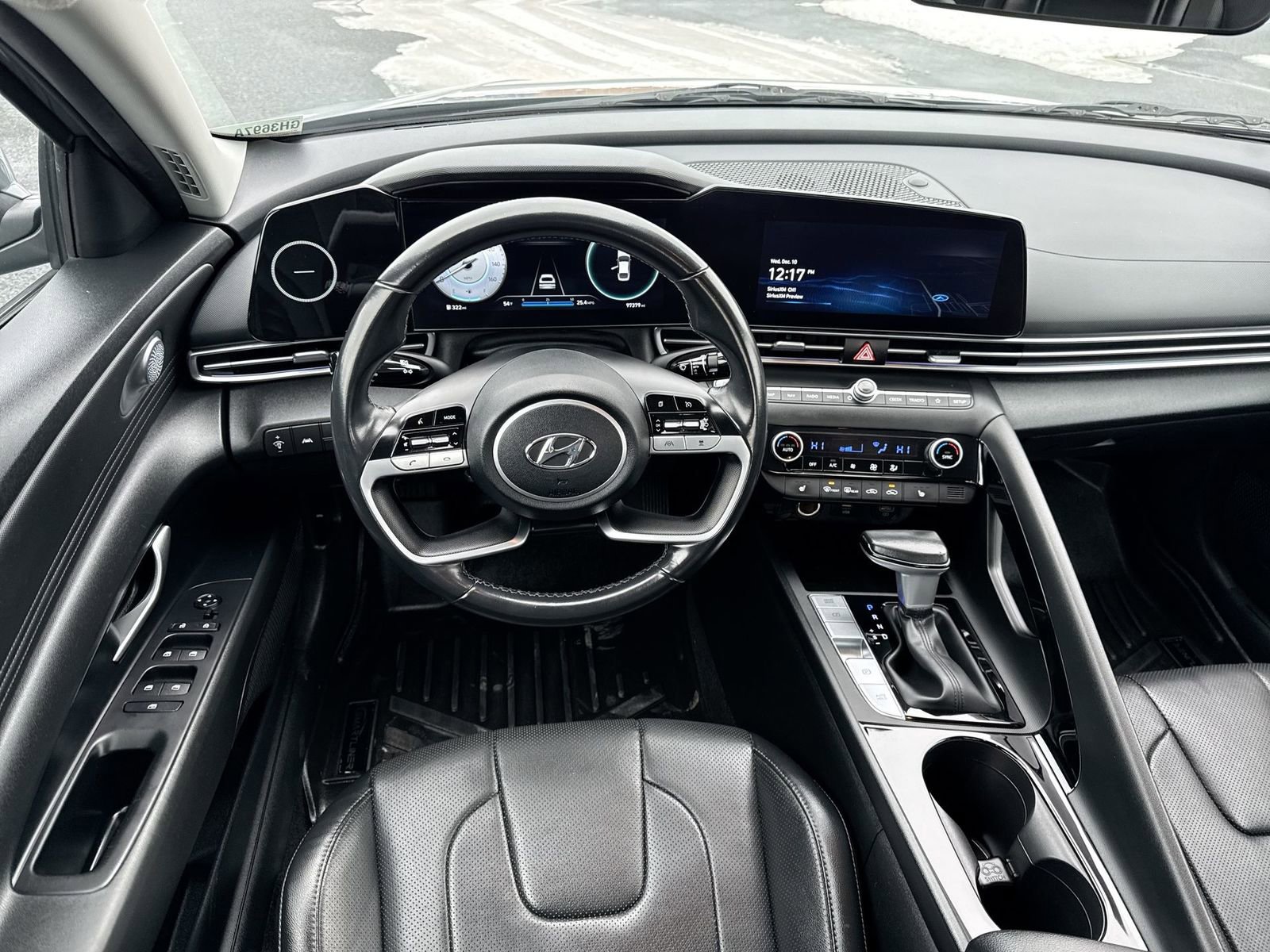 Used 2023 Hyundai Elantra Limited w/ Preferred Accessory Package image 15