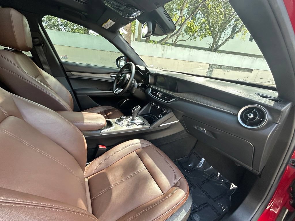 Used 2022 Alfa Romeo Stelvio Ti AWD/4WD image 30