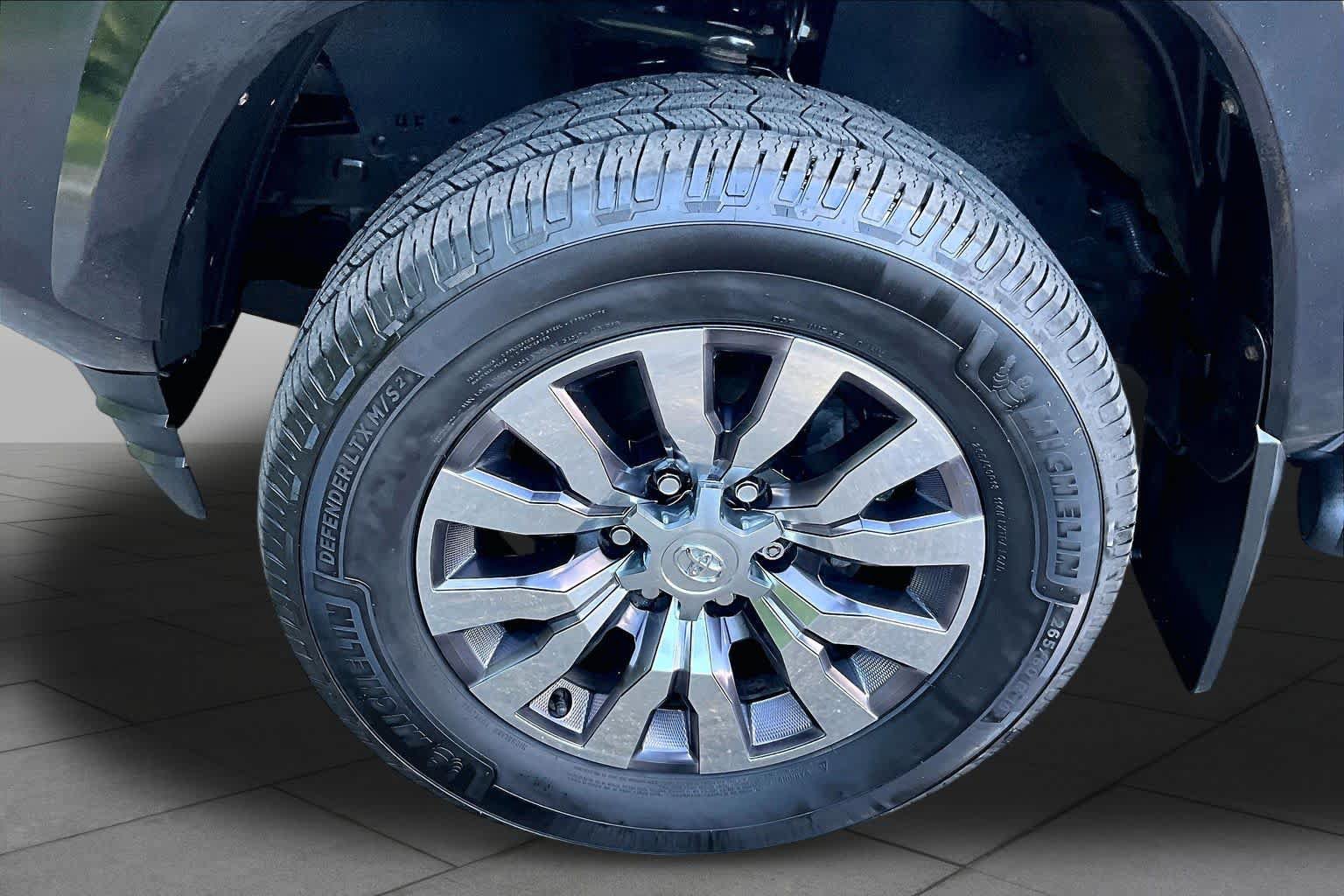 Used 2021 Toyota Tacoma Limited AWD/4WD image 11