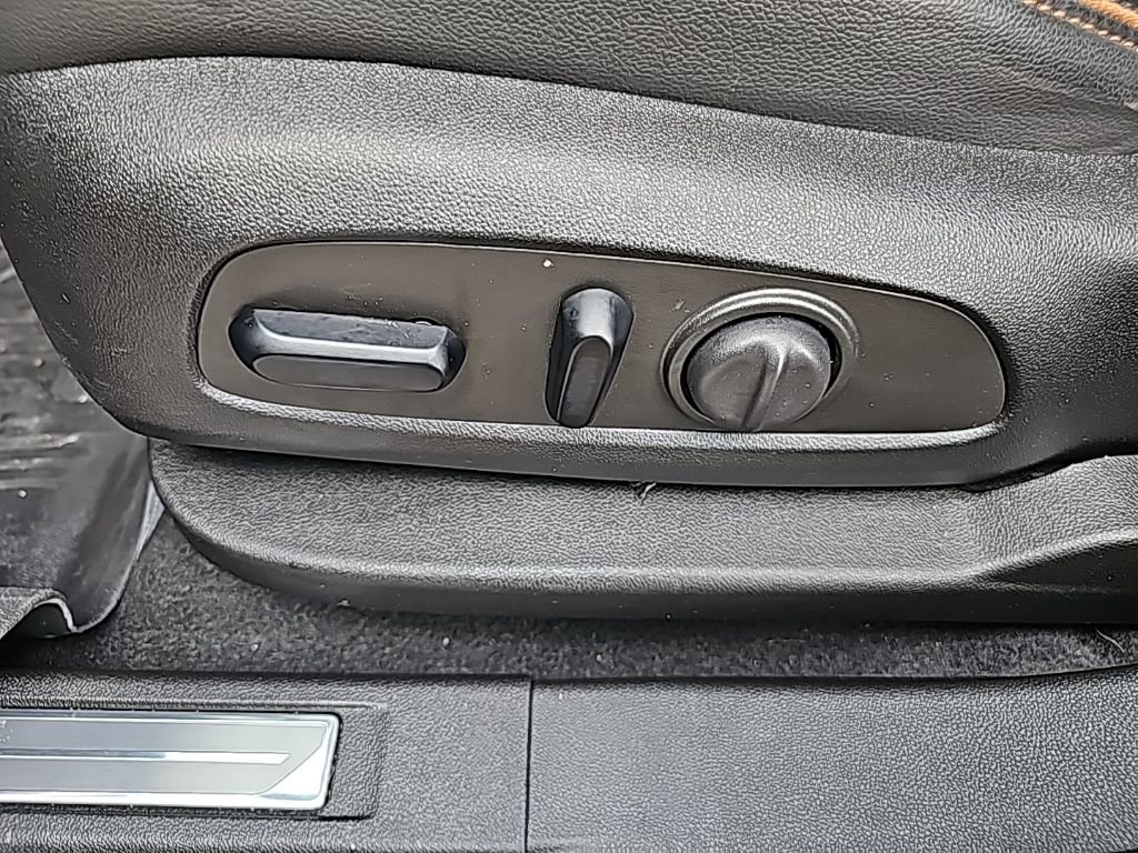 Used 2023 GMC Acadia AT4 w/ Technology Package image 33