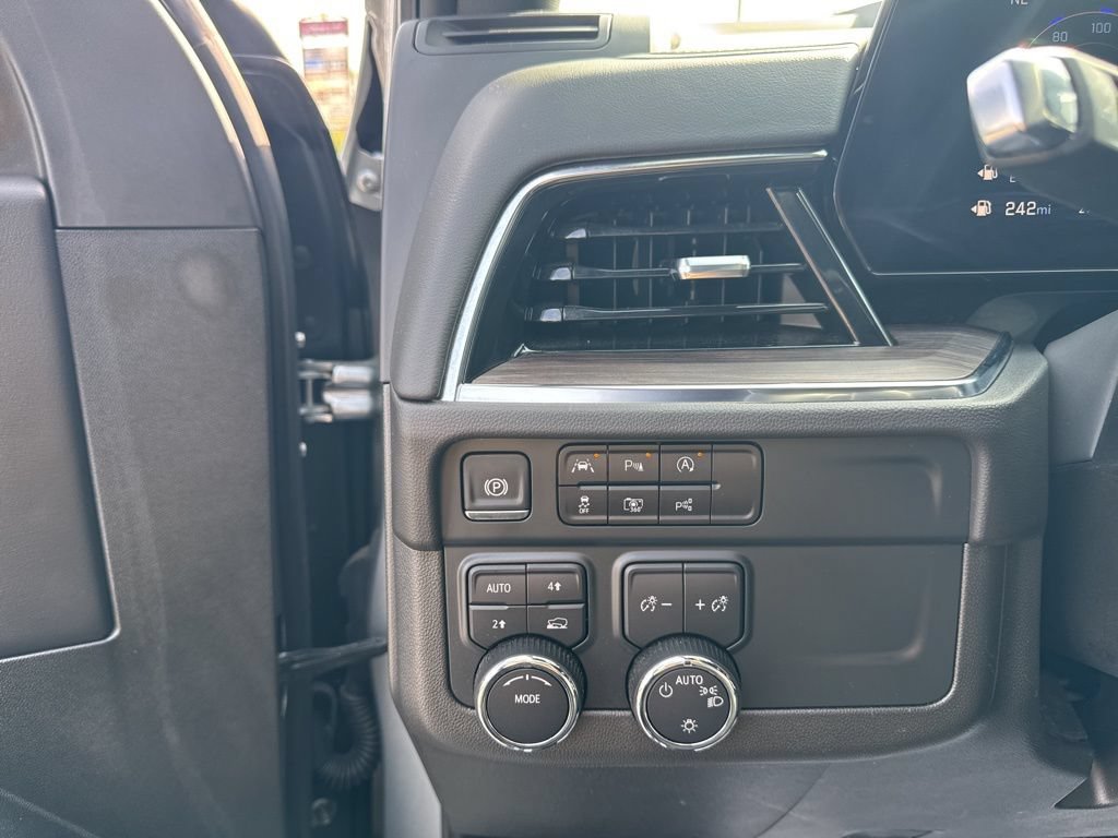 Used 2025 Chevrolet Tahoe LT AWD/4WD image 11