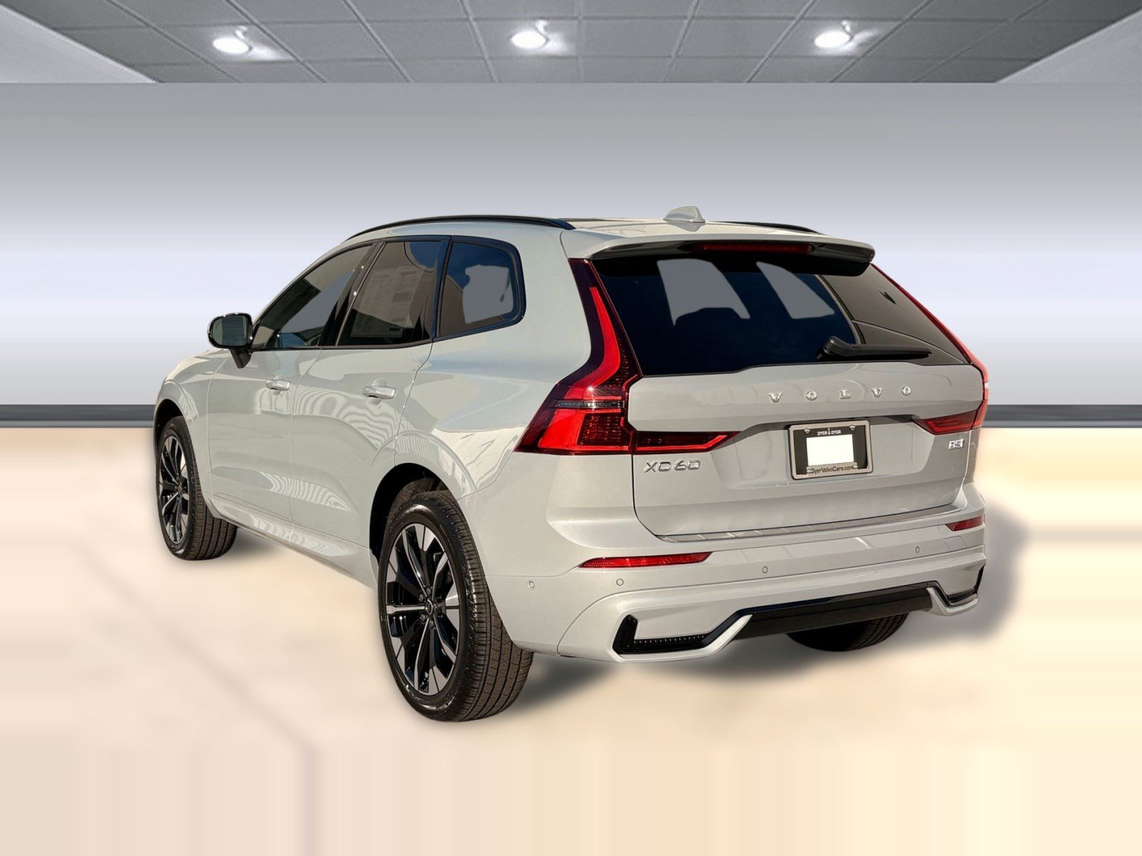 Used 2026 Volvo XC60 B5 Plus w/ Protection Package Premier AWD/4WD image 3