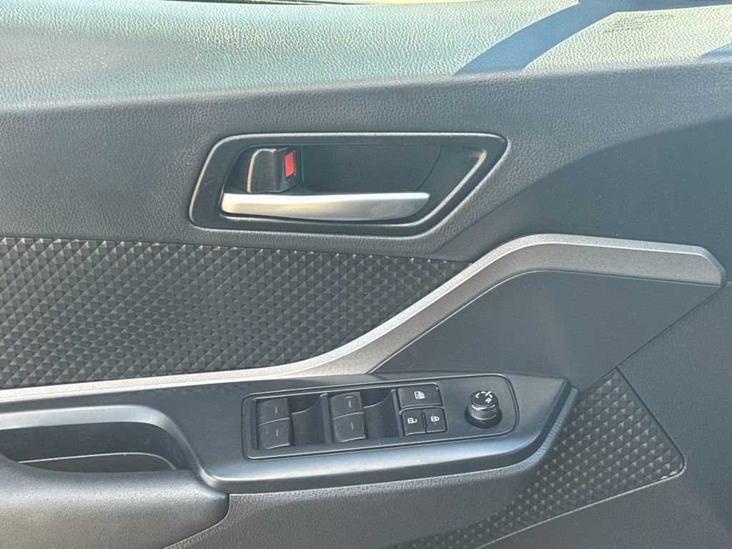 Used 2021 Toyota C-HR LE image 31