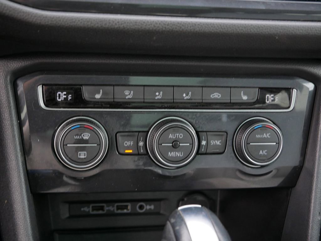 Used 2020 Volkswagen Tiguan SE w/ Panoramic Sunroof Package image 38