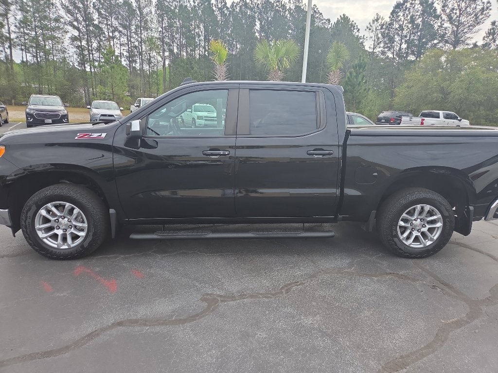 Used 2023 Chevrolet Silverado 1500 LT w/ Z71 Off-Road Package image 3