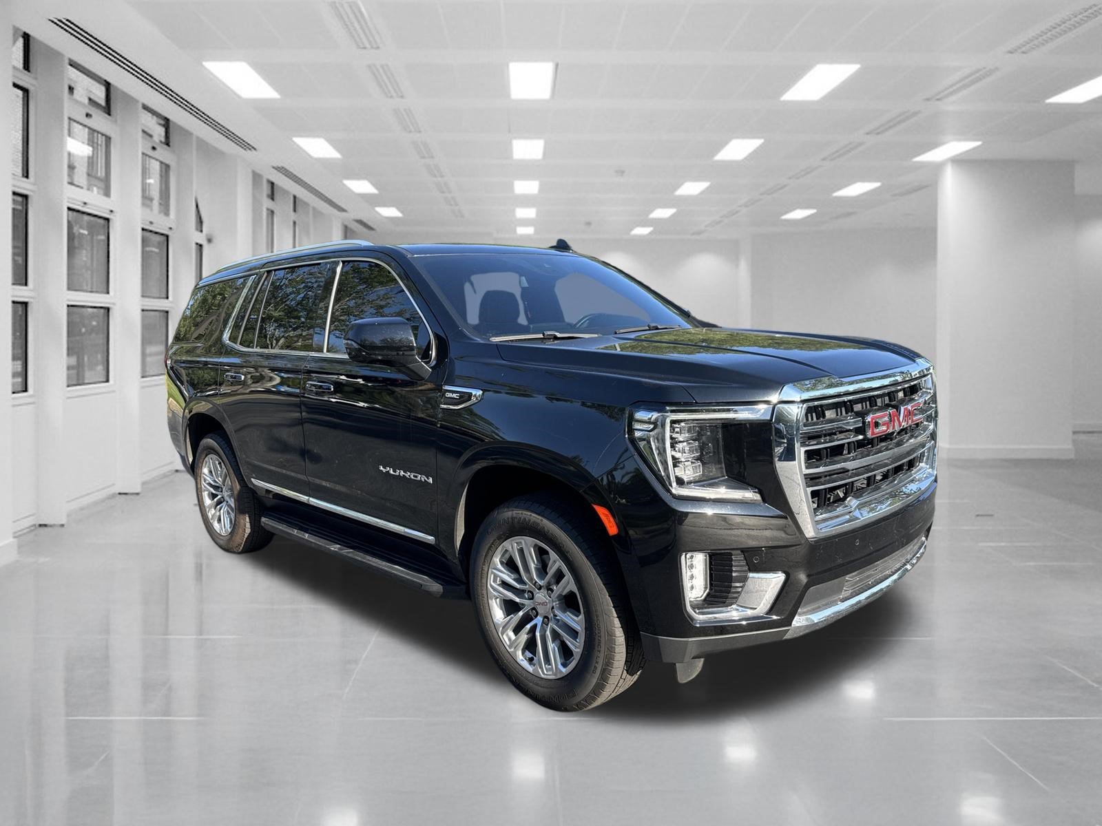 Certified 2024 GMC Yukon SLT w/ SLT Premium Package AWD/4WD image 3