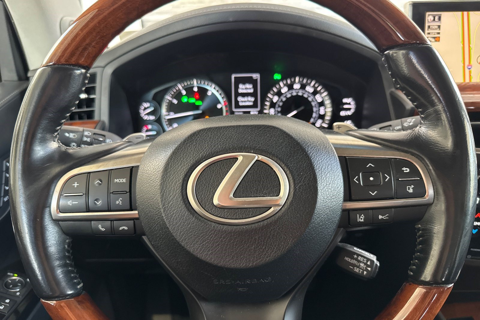 Used 2017 Lexus LX 570 4WD w/ Luxury Package image 31