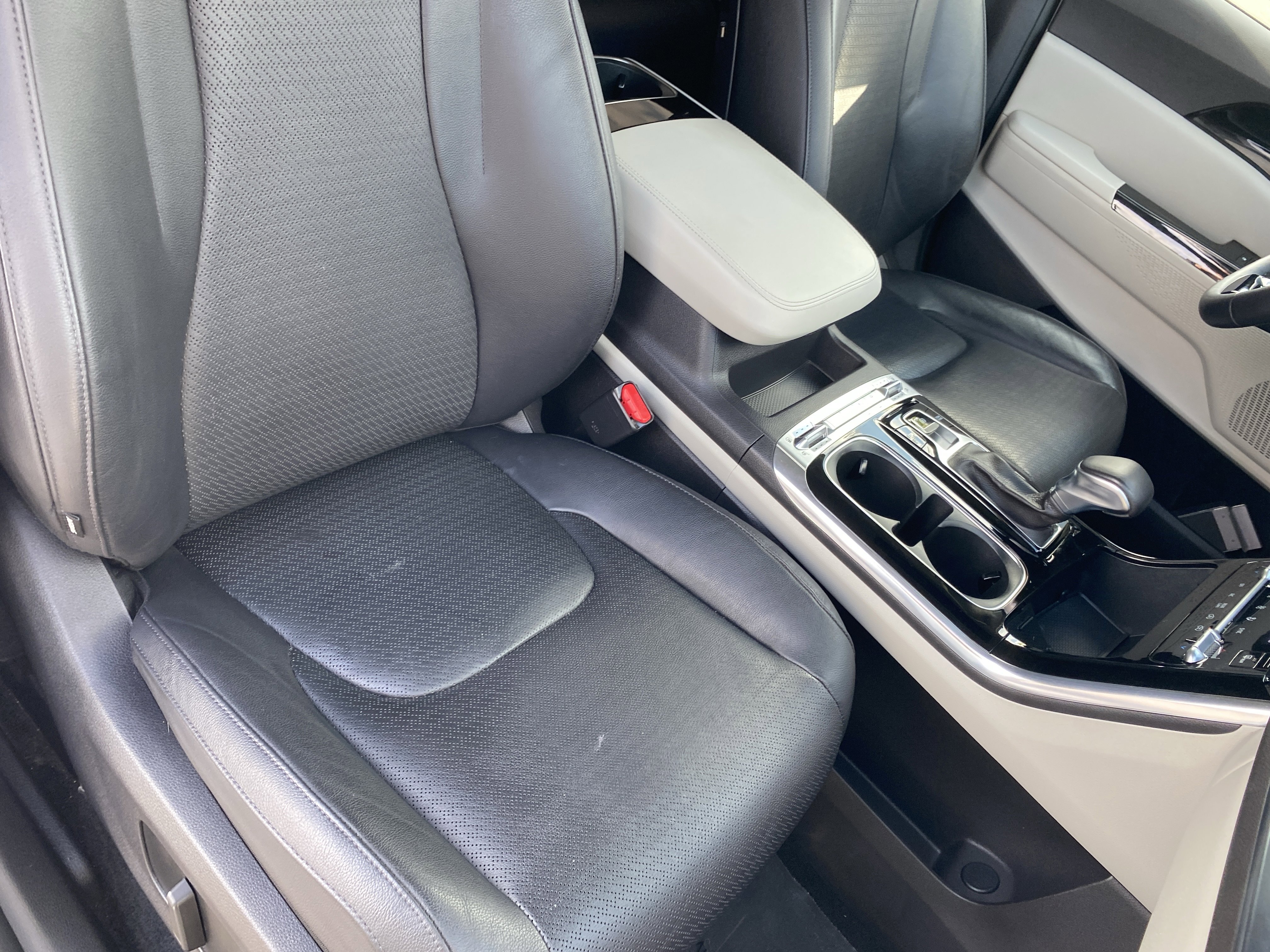 Used 2024 Kia Carnival SX Prestige image 8