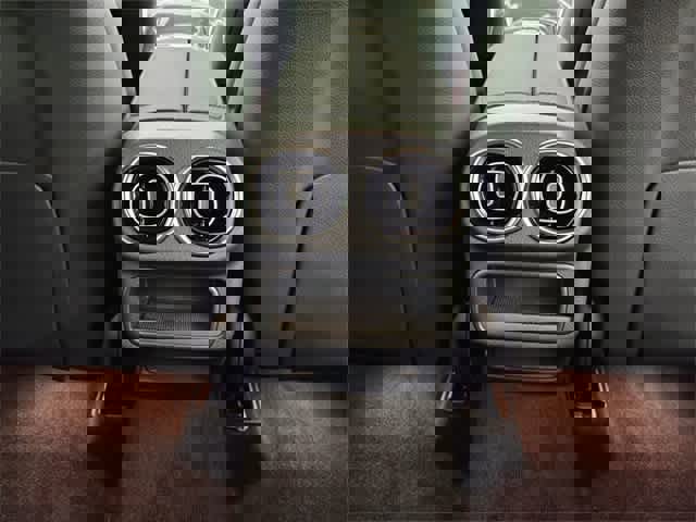 Used 2025 Mercedes-Benz GLC 300 4MATIC image 80